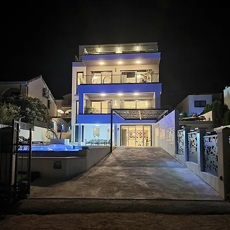 Palace Al Nera 2 Luxurius At Sea Villa *
