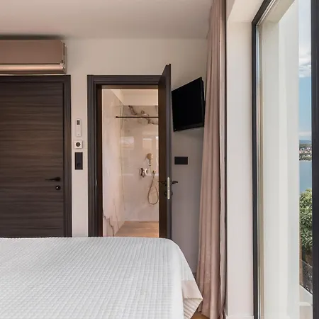 Palace Al Nera 2 Luxurius At Sea טרוגיר