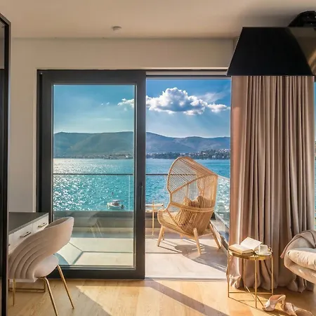 וילה Palace Al Nera 2 Luxurius At Sea טרוגיר