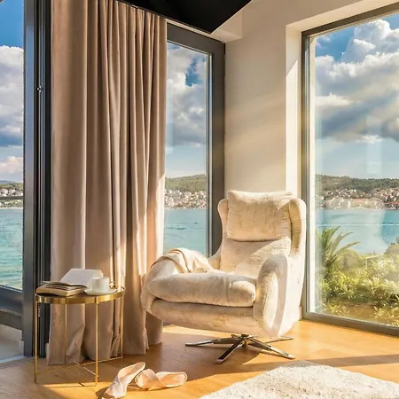 Palace Al Nera 2 Luxurius At Sea וילה טרוגיר