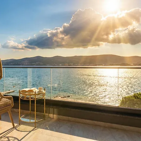 וילה Palace Al Nera 2 Luxurius At Sea טרוגיר