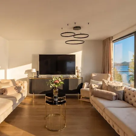 Palace Al Nera 2 Luxurius At Sea טרוגיר