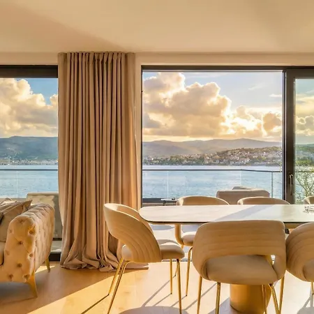 וילה Palace Al Nera 2 Luxurius At Sea טרוגיר