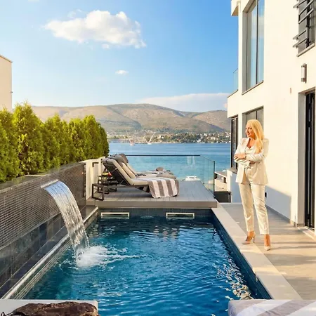 Palace Al Nera 2 Luxurius At Sea טרוגיר